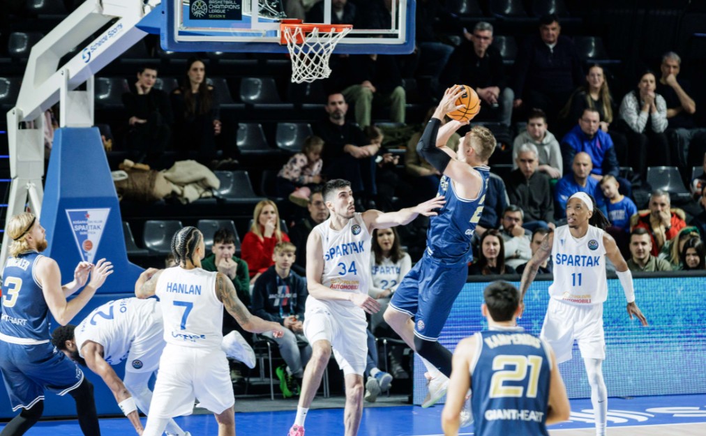 Σπαρτάκ Σουμπότιτσα - Καρδίτσα