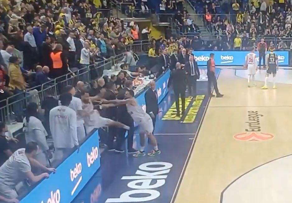 τζέιμς οκόμπο