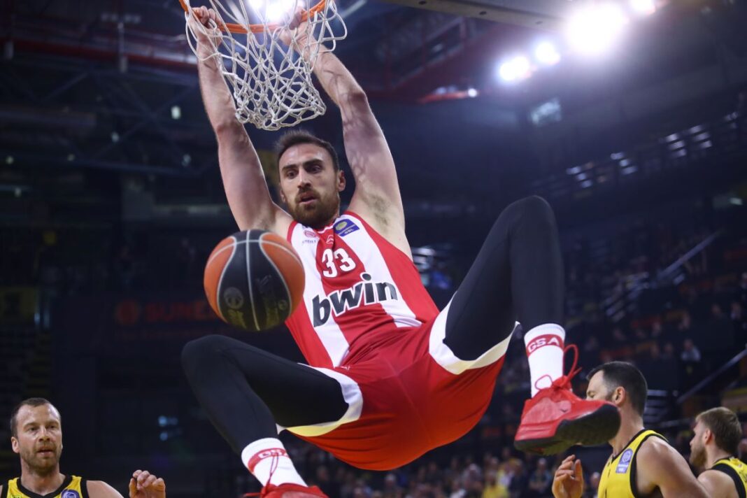 Μιλουτίνοφ ΑΕΚ Ολυμπιακός