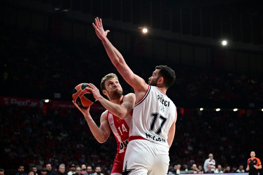 Ολυμπιακός Αρμάνι Γουόκαπ