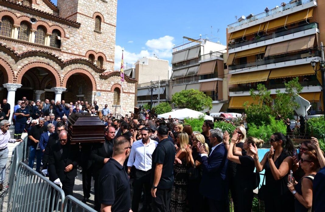 Μαζωνακης